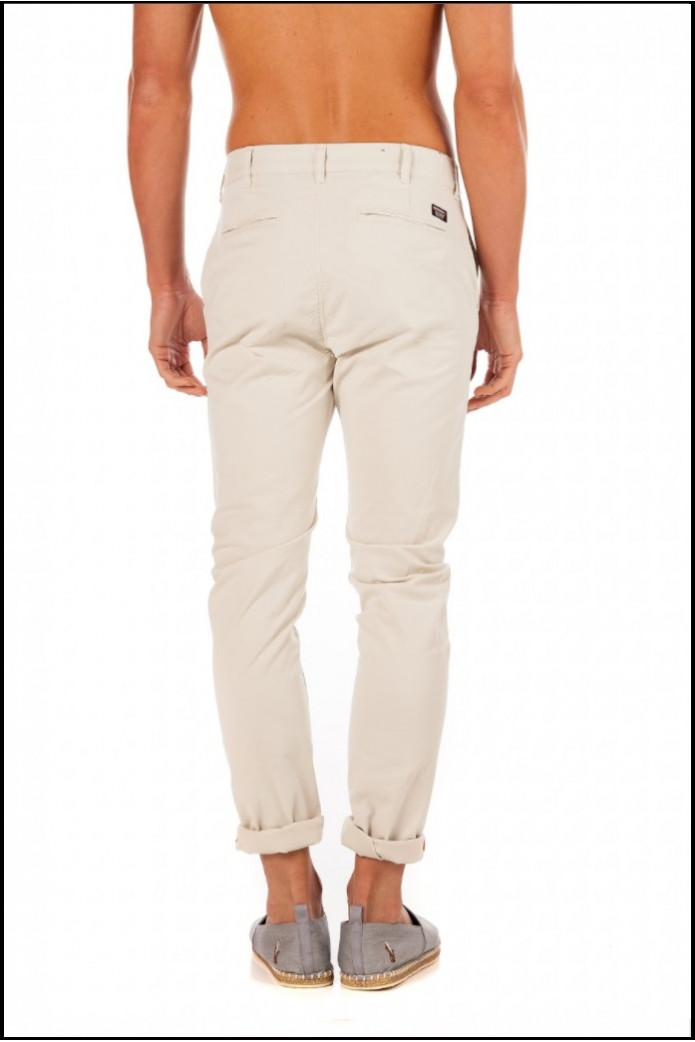 PANTALÓN CHINO INTERNATIONAL SUPERDRY