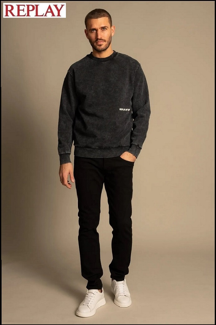 SUDADERA NEGRA CON ESTAMPADO REPLAY