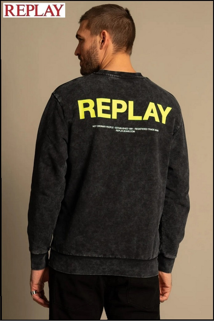 SUDADERA NEGRA CON ESTAMPADO REPLAY