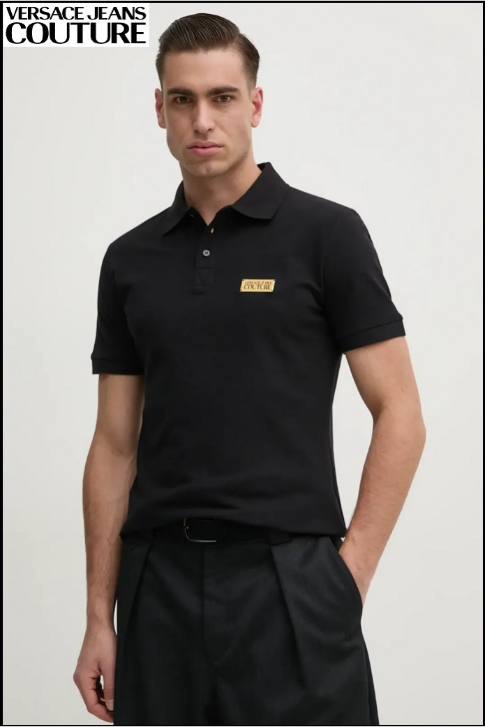 POLO NEGRO CON PLACA VERSACE JEANS COUTURE