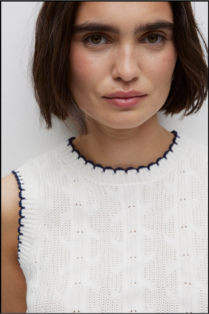 TOP DETALLES CONTRASTE YERSE