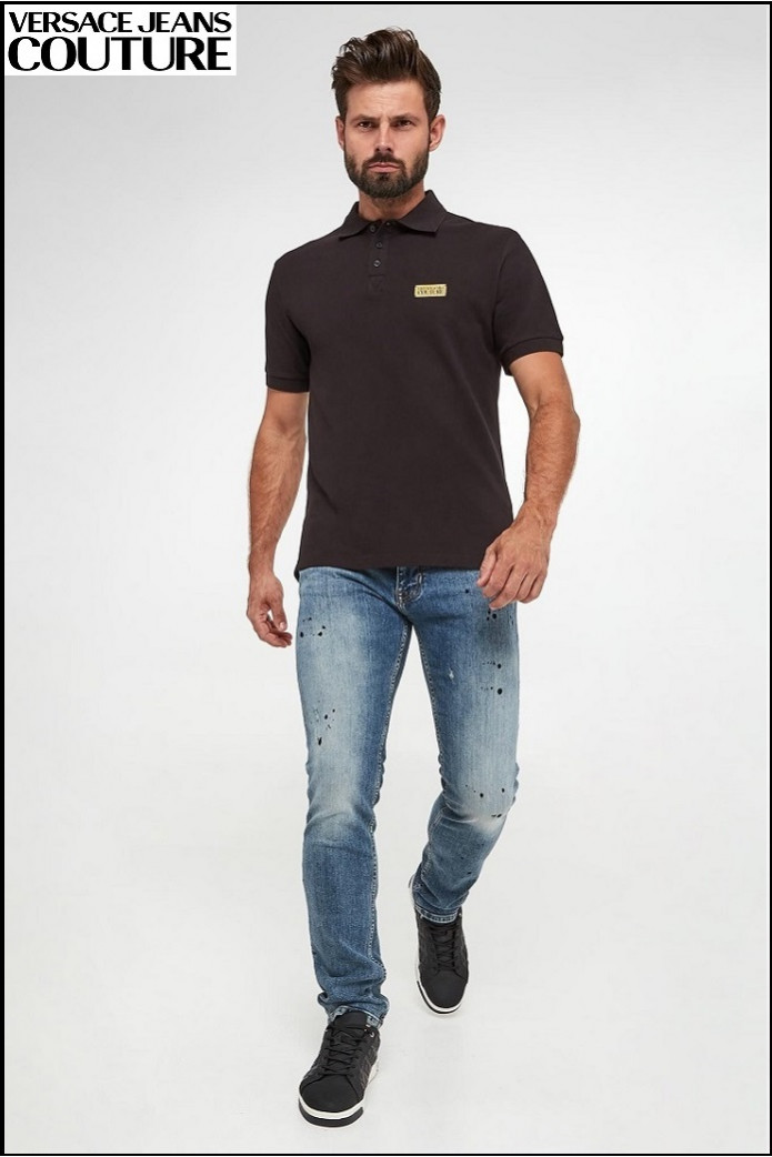 POLO NEGRO CON PLACA VERSACE JEANS COUTURE