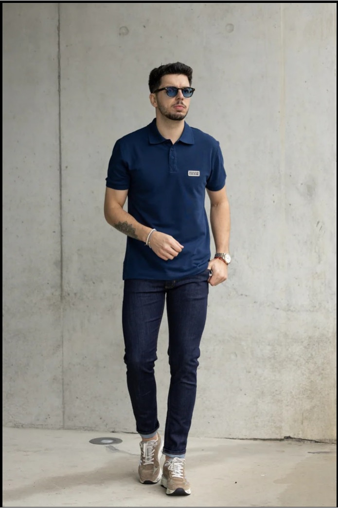 POLO AZUL CON PLACA VERSACE JEANS COUTURE