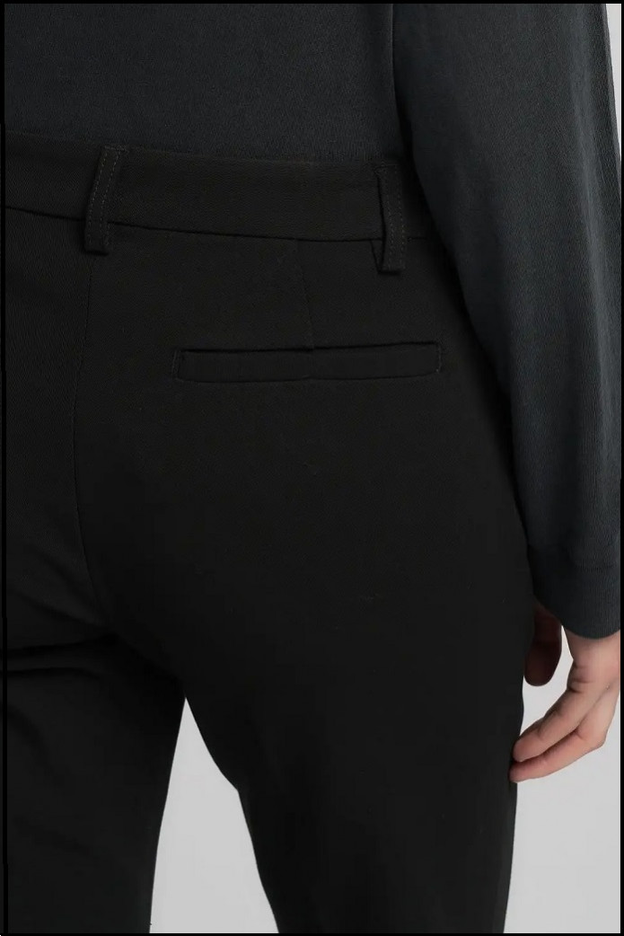 PANTALÓN NEGRO CROPPED DE SARGA REPLAY