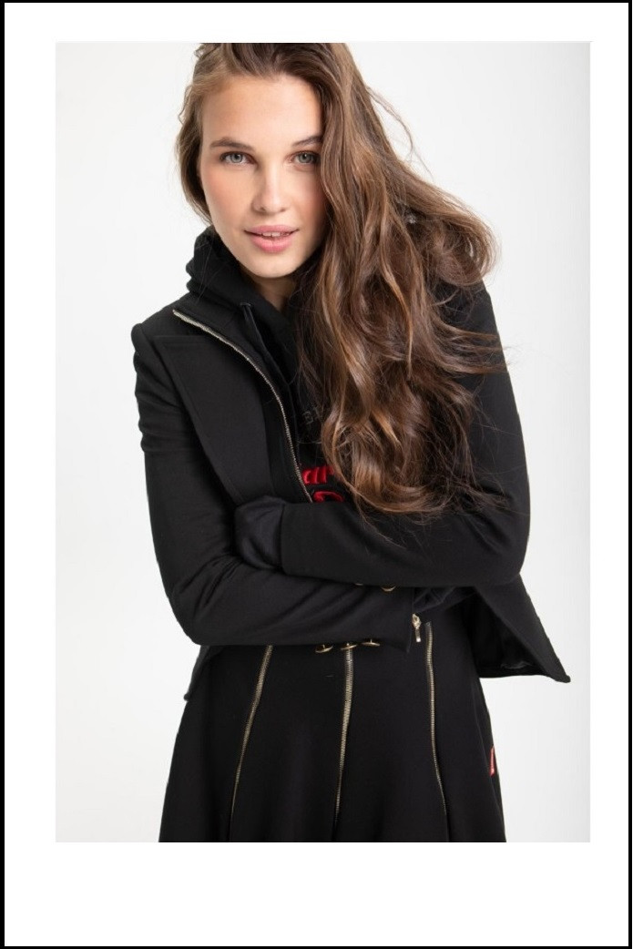 CHAQUETA PUNTO CHALECO NEGRA ESCUDO HIGHLY PREPPY