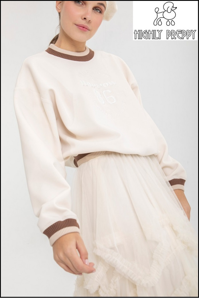 SUDADERA CON ESCUDO COLOR CRUDO HIGHLY PREPPY