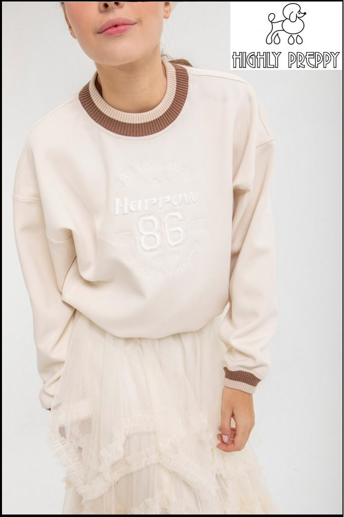 SUDADERA CON ESCUDO COLOR CRUDO HIGHLY PREPPY