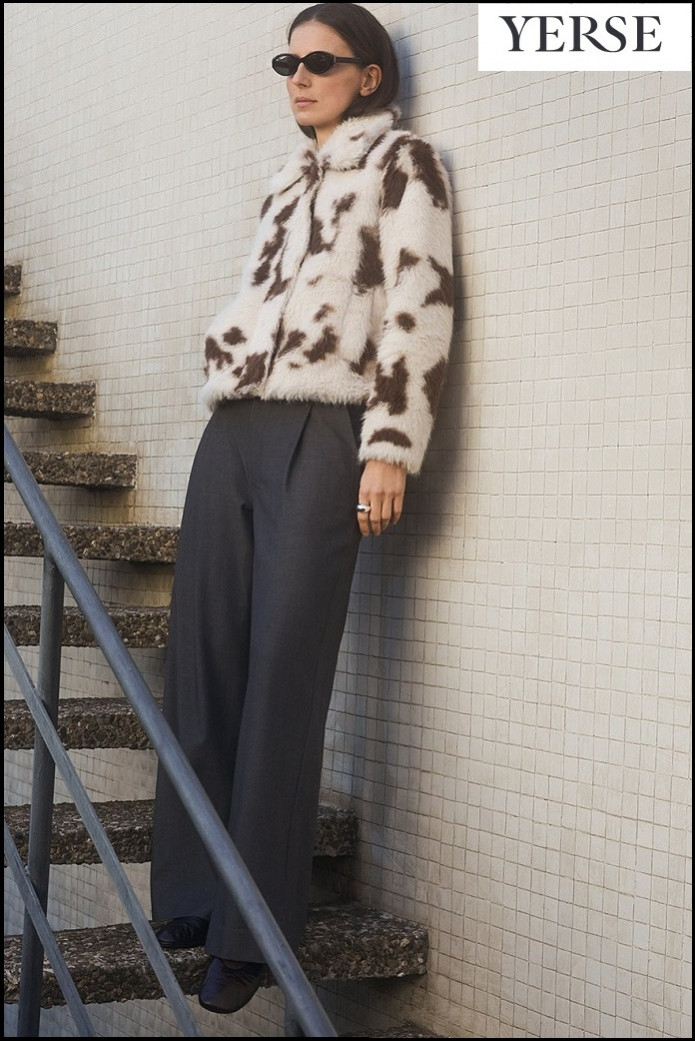 ABRIGO CORTO EFECTO PRINT VACA YERSE