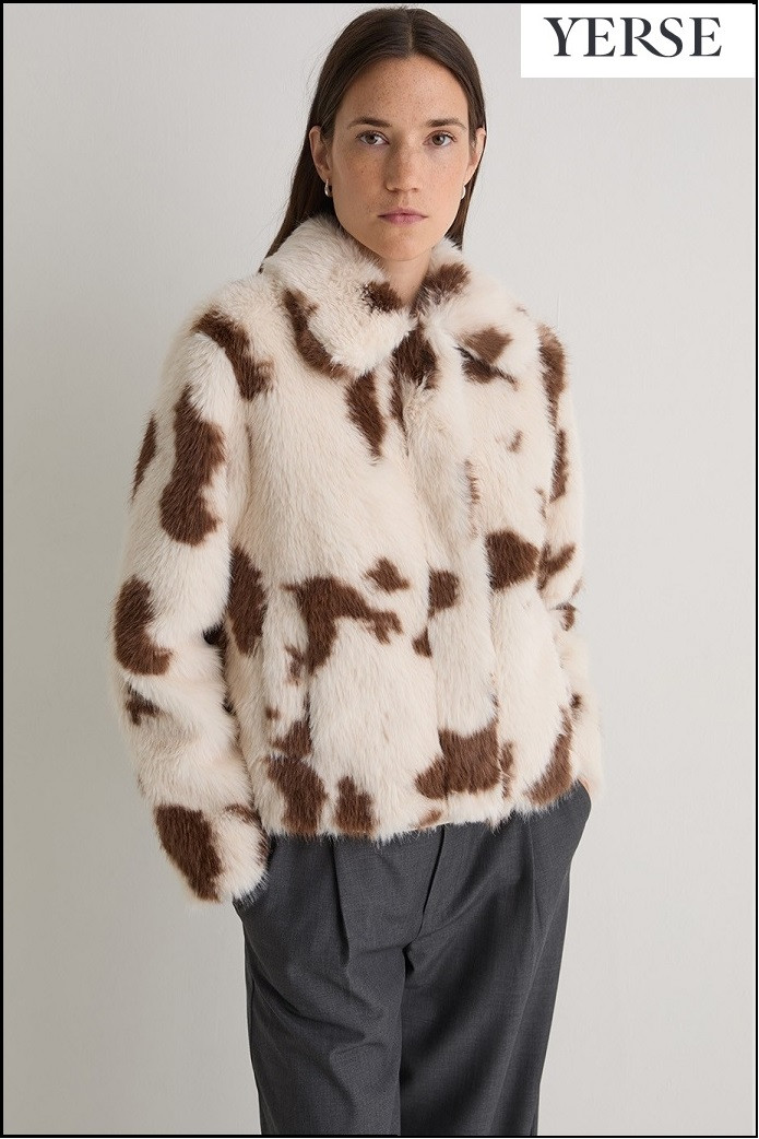 ABRIGO CORTO EFECTO PRINT VACA YERSE