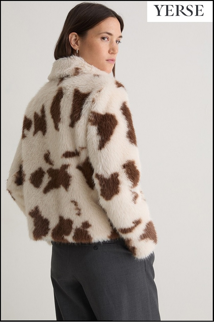 ABRIGO CORTO EFECTO PRINT VACA YERSE