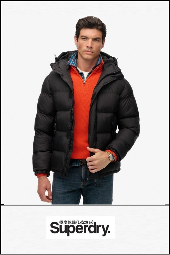 CHAQUETA ACOLCHADA NEGRA CON CAPUCHA SUPERDRY