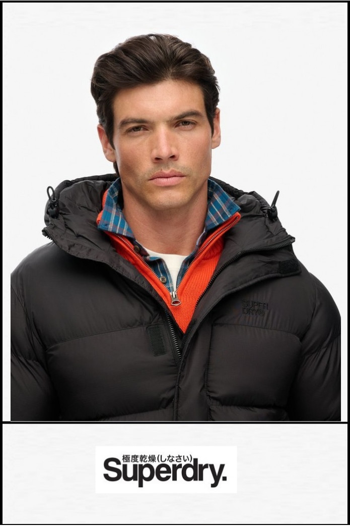 CHAQUETA ACOLCHADA NEGRA CON CAPUCHA SUPERDRY