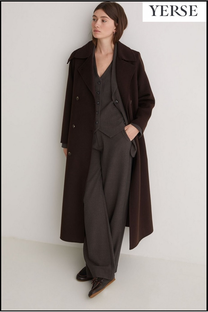 ABRIGO CHOCOLATE YERSE