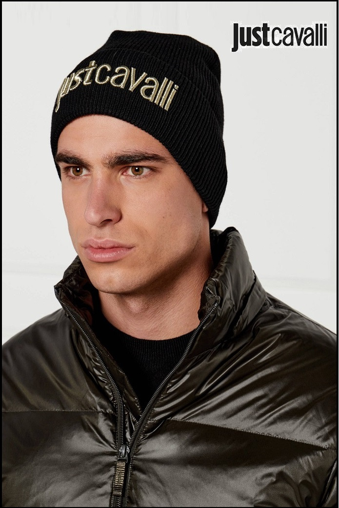 GORRO NEGRO LOGO DORADO JUST CAVALLI