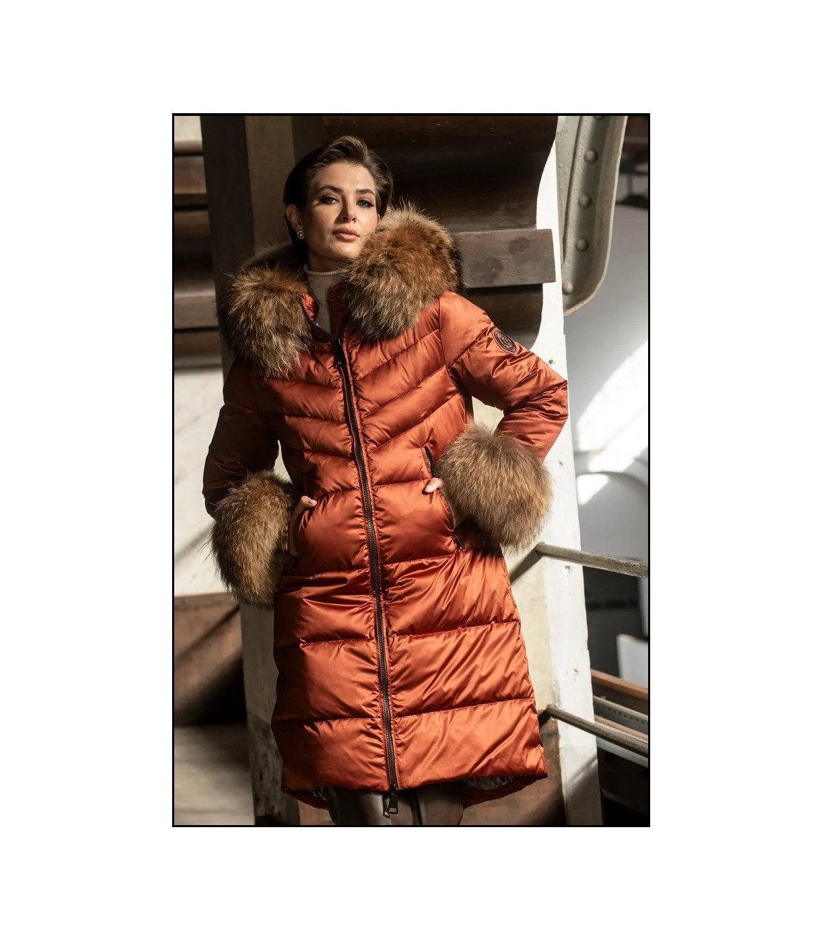 PLUMÍFERO LARGO MARRÓN LOCO LUXO