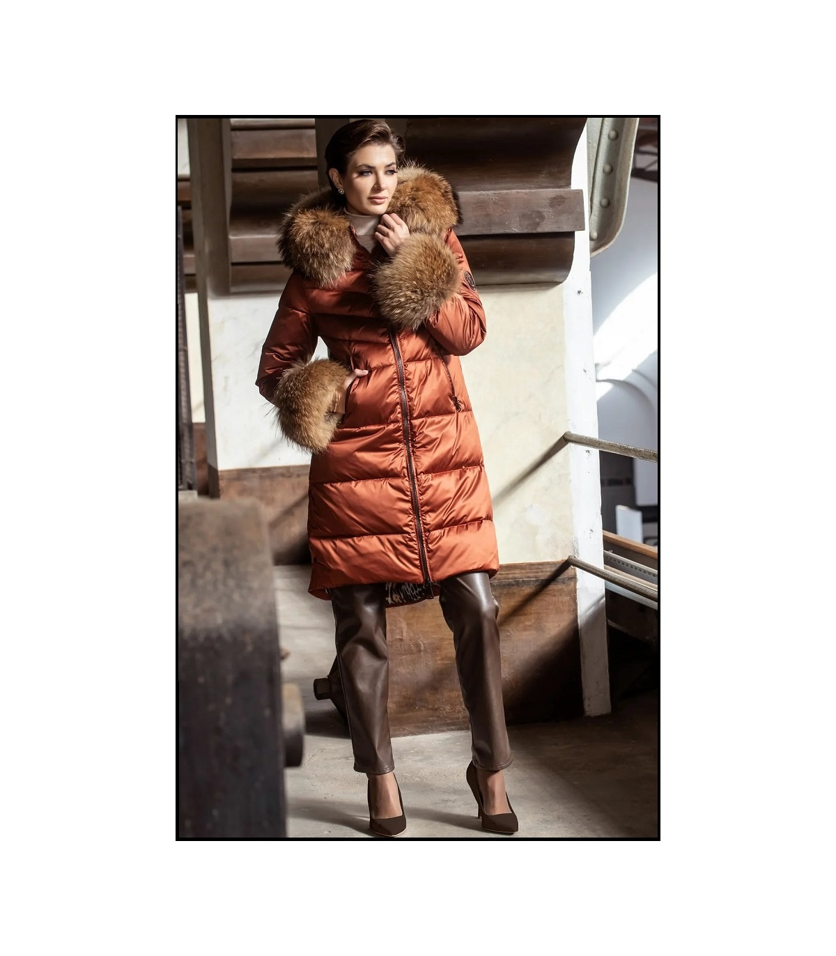 PLUMÍFERO LARGO MARRÓN LOCO LUXO