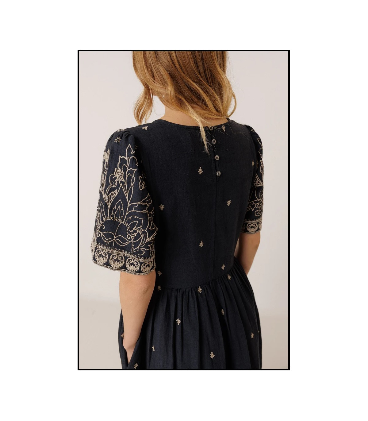 VESTIDO BORDADO INDI&COLD