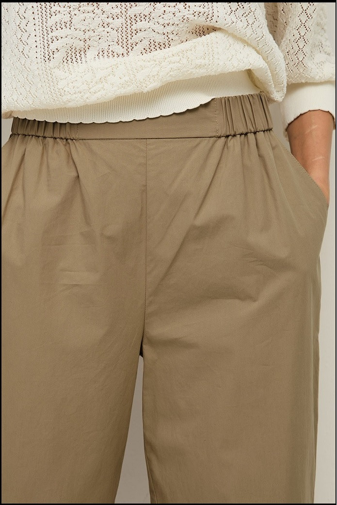 PANTALÓN RECTO POPELÍN GREEN YERSE