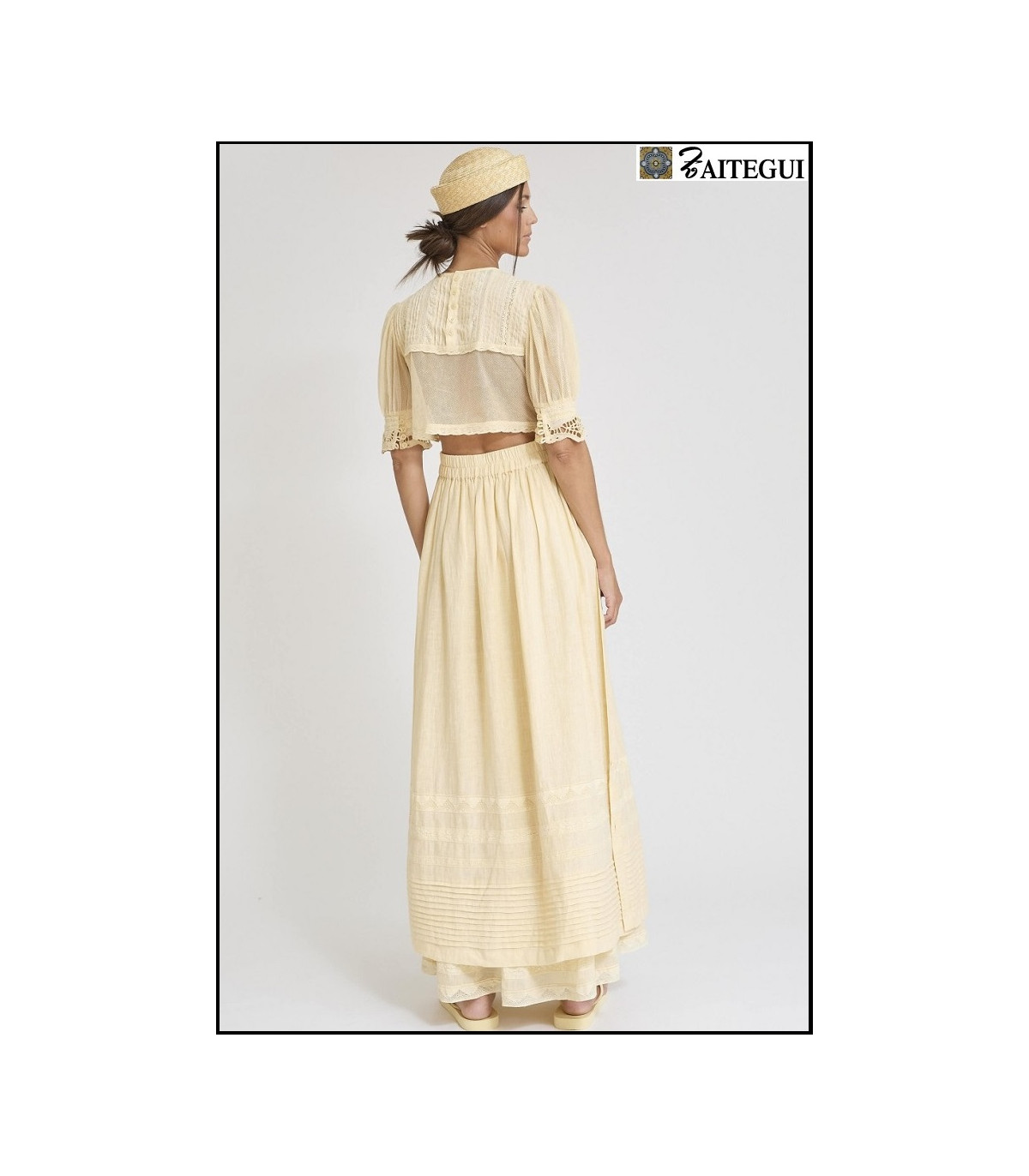 TOP VALENTINA ZAITEGUI