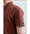 POLO DE PIQUÉ ELÁSTICO CHOCOLATE CON BORDADO R REPLAY