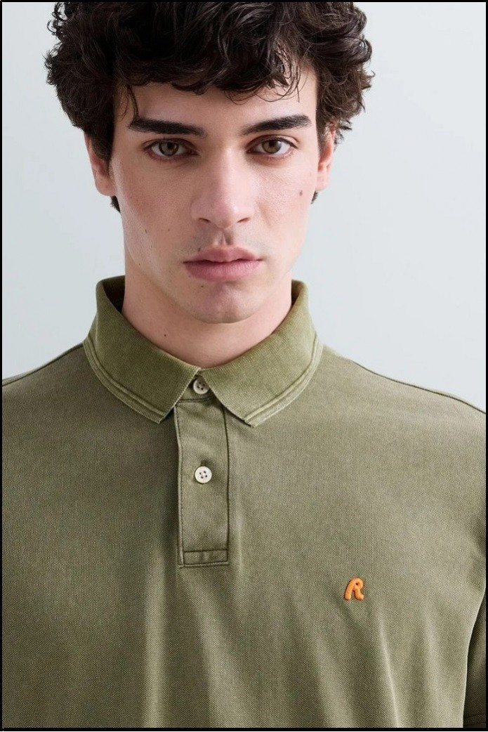 POLO DE PIQUÉ DE ALGODÓN MUD CON BORDADO R REPLAY