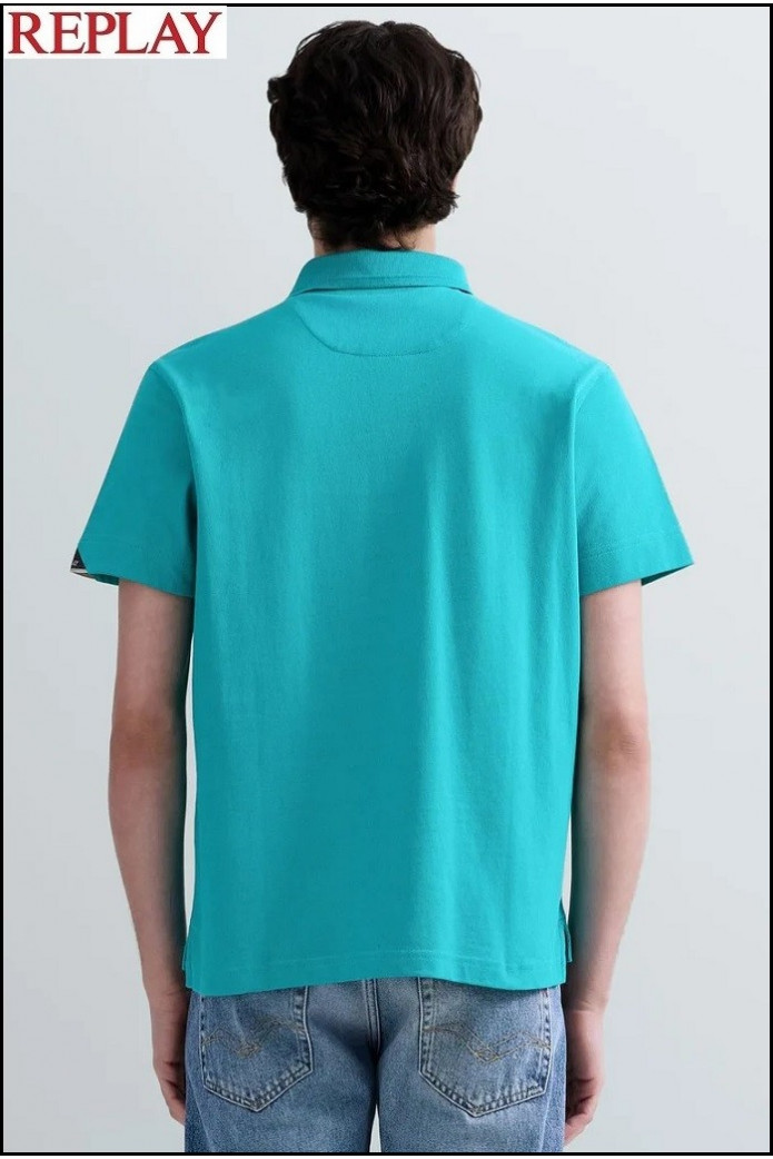 POLO DE PIQUÉ ELÁSTICO EMERALD CON BORDADO R REPLAY