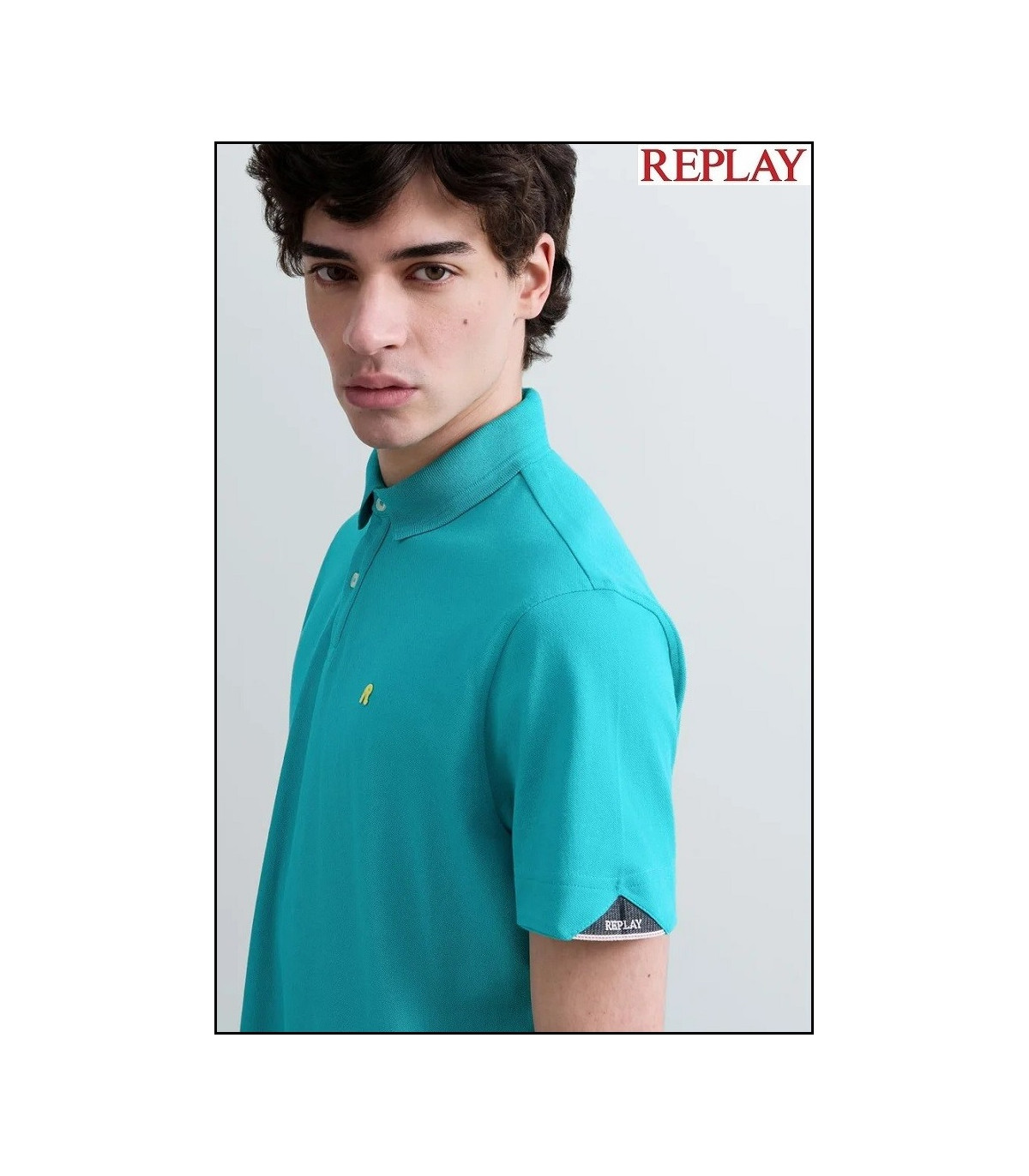 POLO DE PIQUÉ ELÁSTICO EMERALD CON BORDADO R REPLAY
