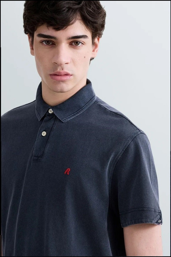 POLO DE PIQUÉ DE ALGODÓN AZUL OSCURO CON BORDADO R