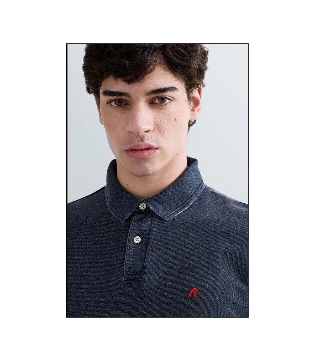 POLO DE PIQUÉ DE ALGODÓN AZUL OSCURO CON BORDADO R