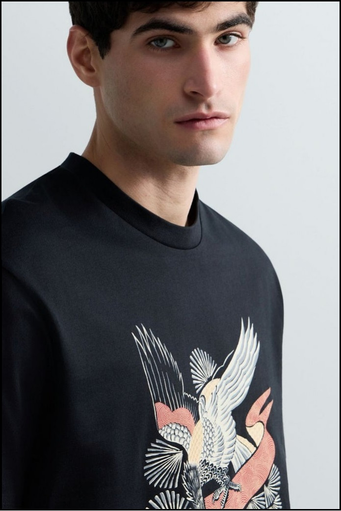 CAMISETA NEGRA CON ESTAMPADO ÁGUILA REPLAY