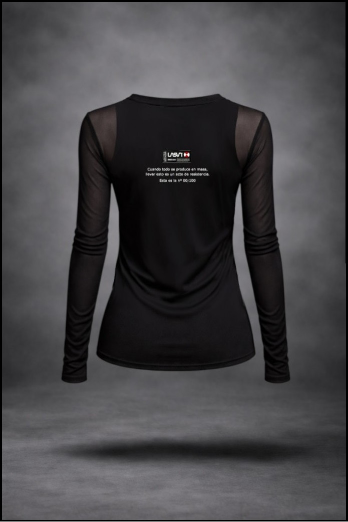CAMISETA DE MUJER WHAT IS LOVE NEGRO LA SAL