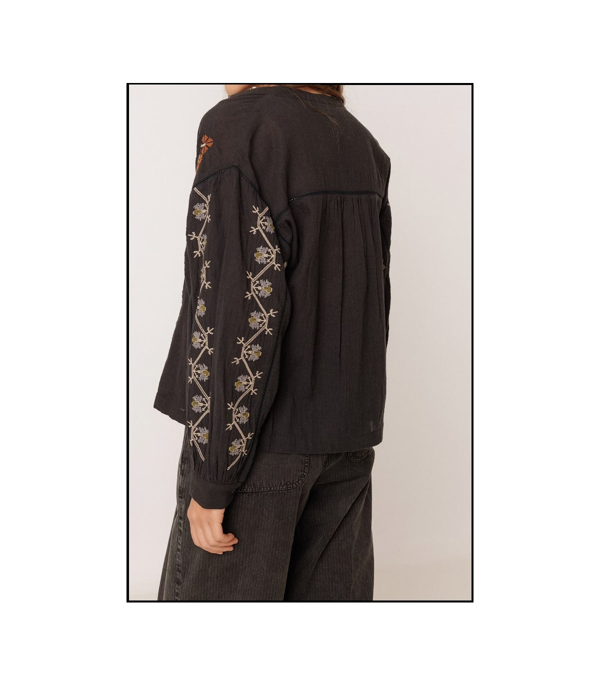 CAMISA BORDADOS NEGRO INDI&COLD