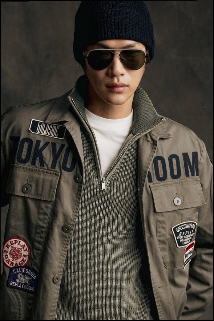 SOBRECAMISA MILITAR CON PARCHES REPLAY