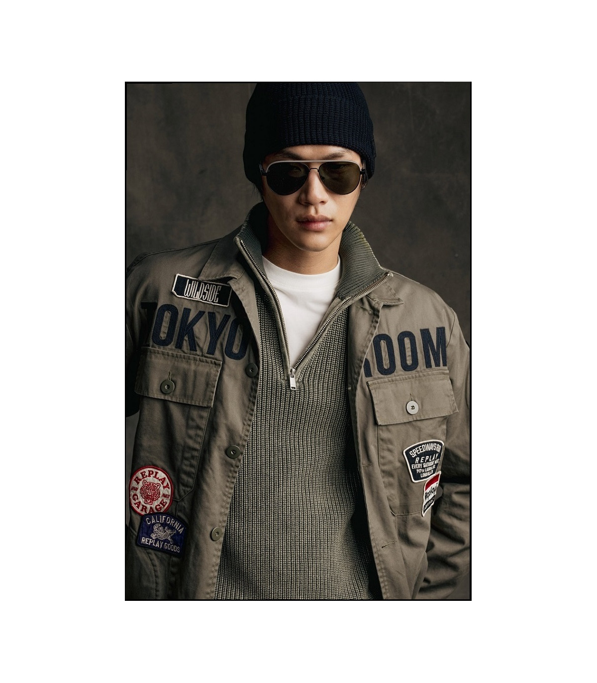 SOBRECAMISA MILITAR CON PARCHES REPLAY