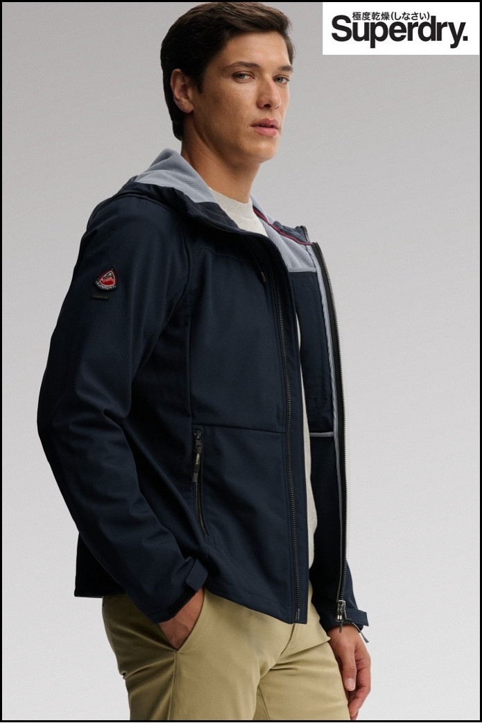 CHAQUETA AZUL TREKKER SOFTSHELL SUPERDRY